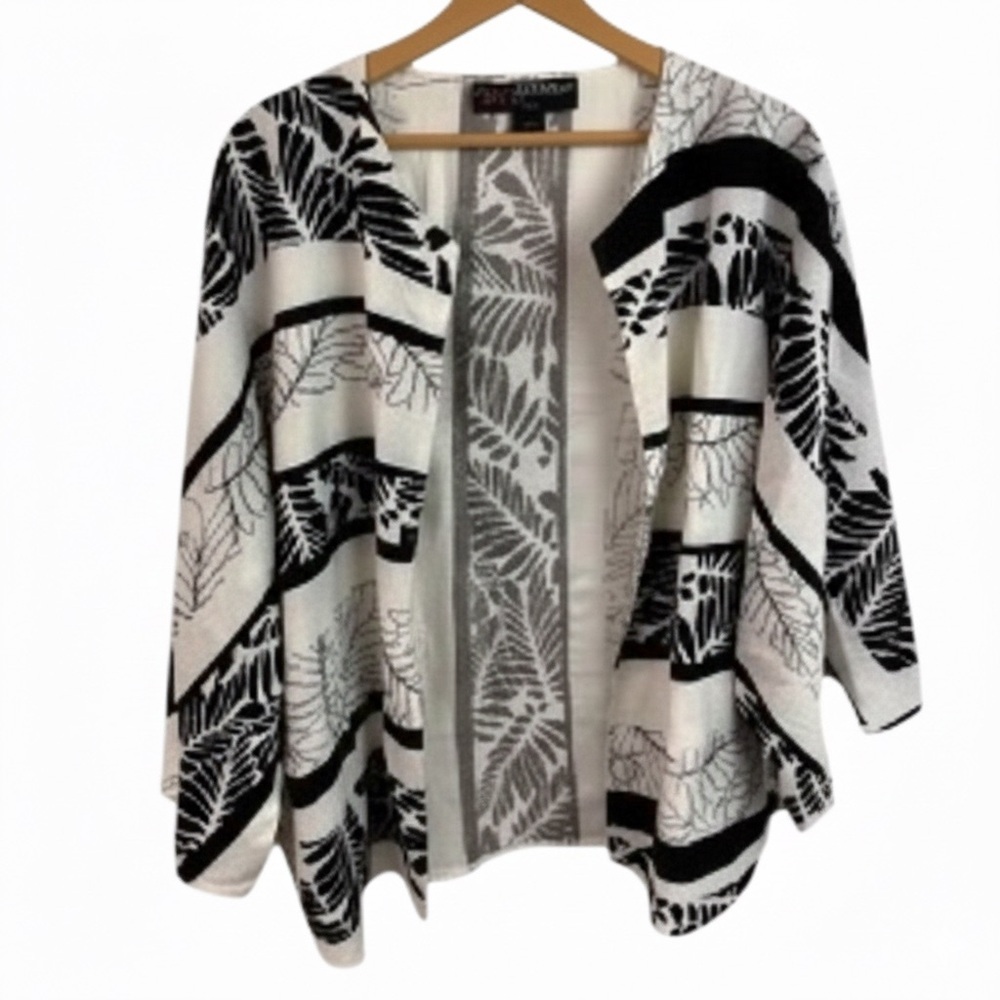 Peck & Peck Black & White Leaf Pattern Sweater – Size S – NWOT - Picture 2 of 4